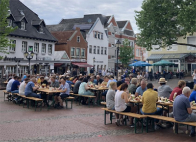 Ein Genuß - Frühstück auf dem Marktplatz